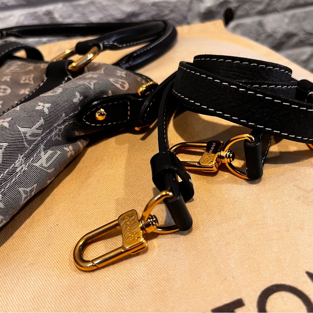 Louis Vuitton
Monogram Idylle Elegie - Picture 3 of 17